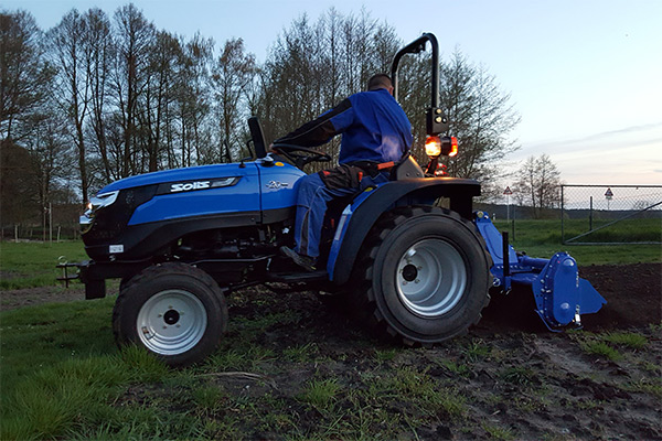 Solis 20 Traktor mit Fräse